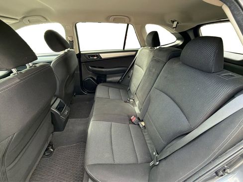Used 2019 Subaru Outback 2.5i Premium image 10
