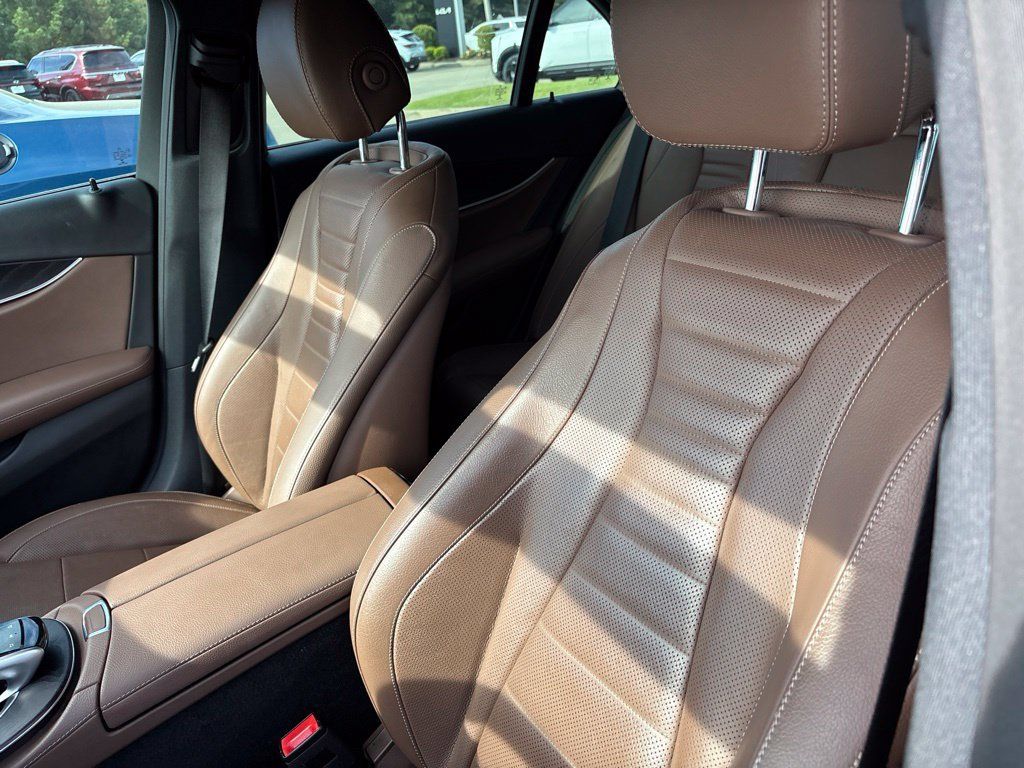 Used 2018 Mercedes-Benz E 400 4MATIC Sedan image 39