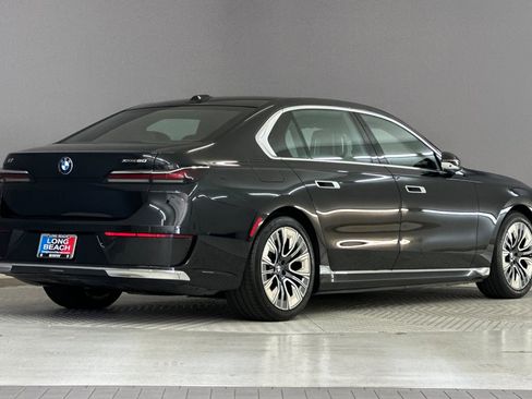 Used 2024 BMW i7 xDrive60 AWD/4WD image 8