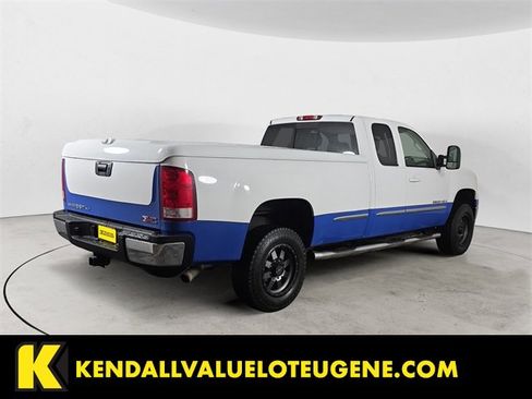 Used 2007 GMC Sierra 2500 SLT w/ Z71 Off-Road Package image 5