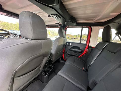Used 2019 Jeep Wrangler Unlimited Sahara image 17