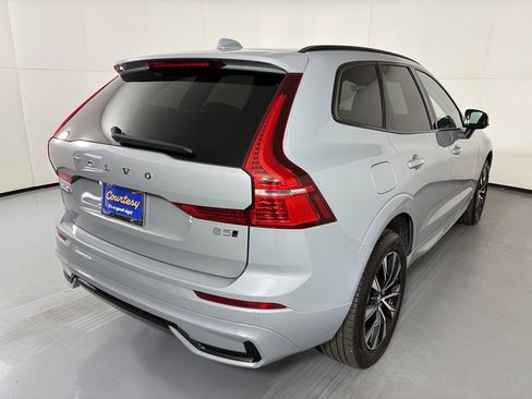 Used 2025 Volvo XC60 B5 Core AWD/4WD image 8