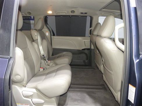 Used 2015 Toyota Sienna XLE FWD image 26