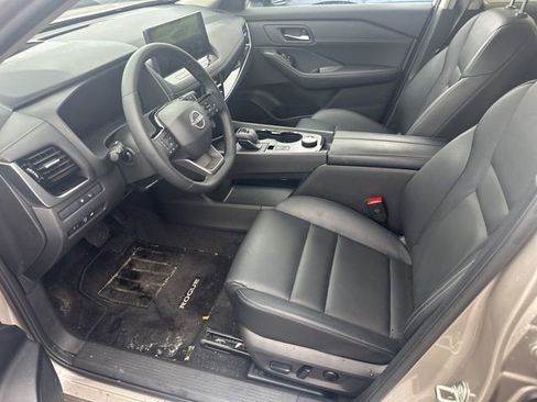 Used 2025 Nissan Rogue SL w/ SL Premium Package image 5