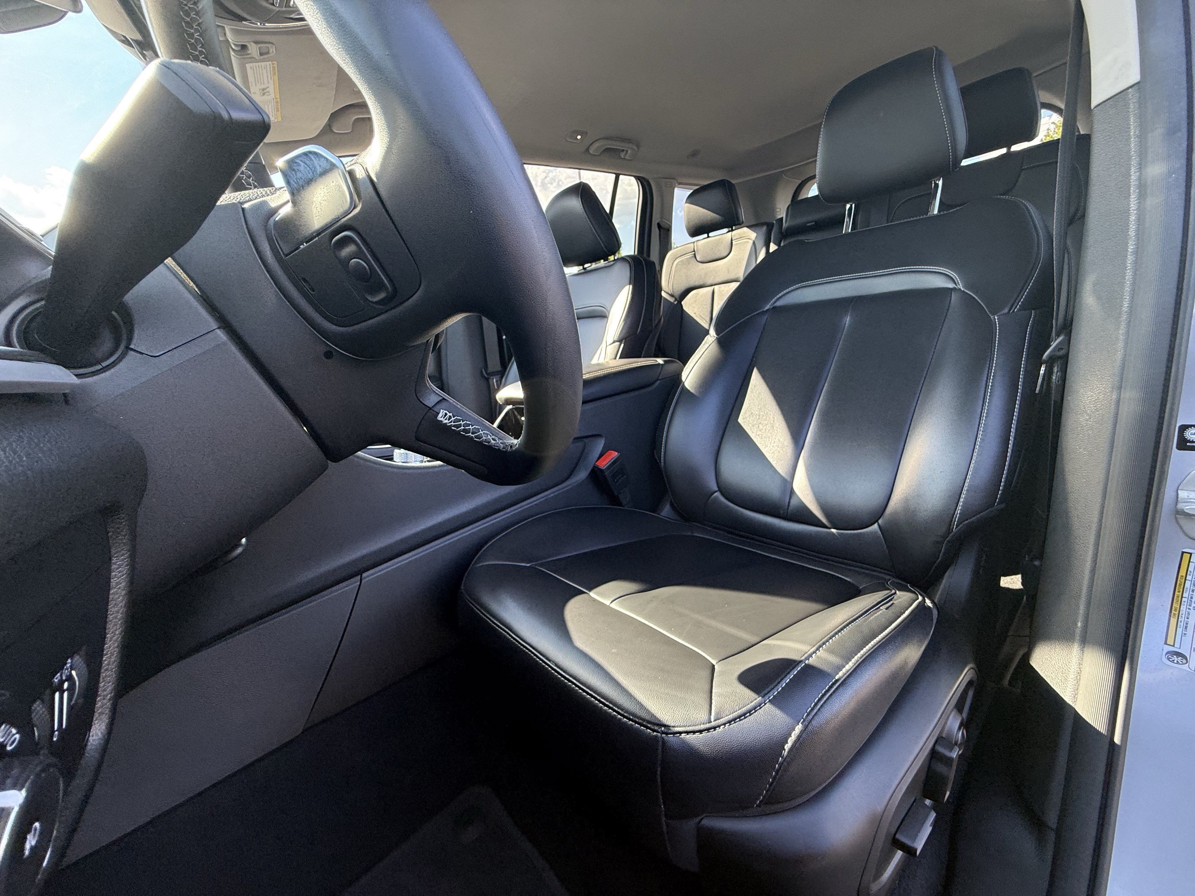 Used 2023 Jeep Grand Cherokee Limited AWD/4WD image 16