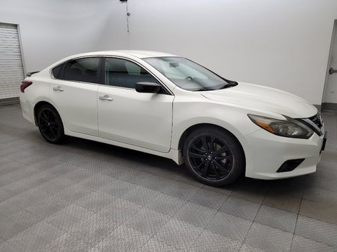 Used 2017 Nissan Altima 2.5 SR w/ Midnight Edition Package FWD image 11