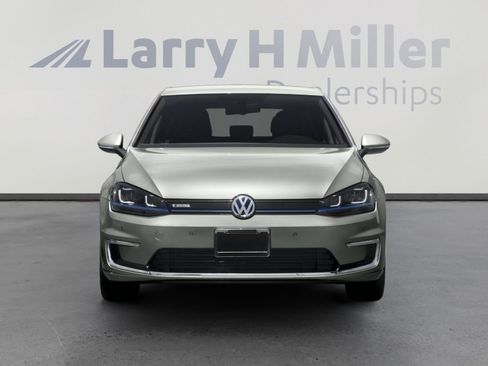 Used 2016 Volkswagen e-Golf SE image 4