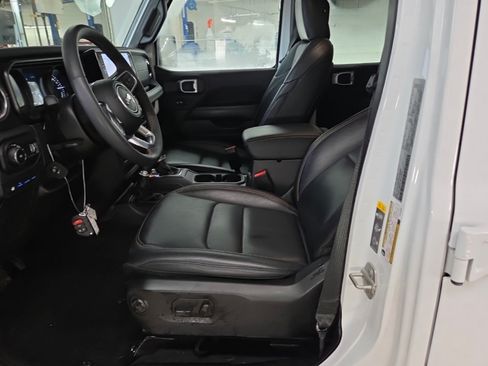 Used 2024 Jeep Wrangler Unlimited Sahara w/ Technology Group AWD/4WD image 9