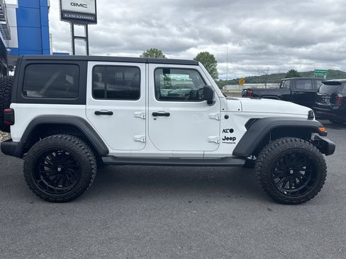 Used 2020 Jeep Wrangler Unlimited Sport AWD/4WD image 2
