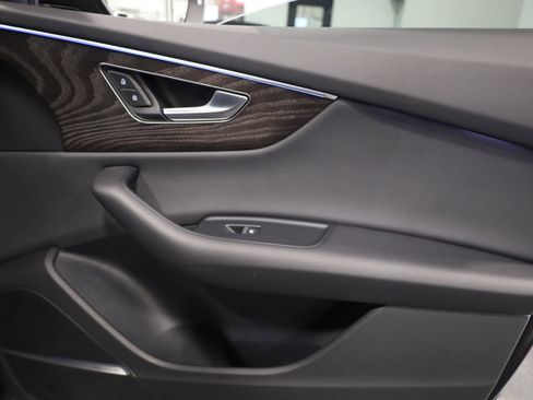 Used 2021 Audi Q8 Prestige w/ Prestige Package image 41