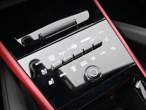 Certified 2024 Porsche Cayenne Coupe AWD/4WD image 24