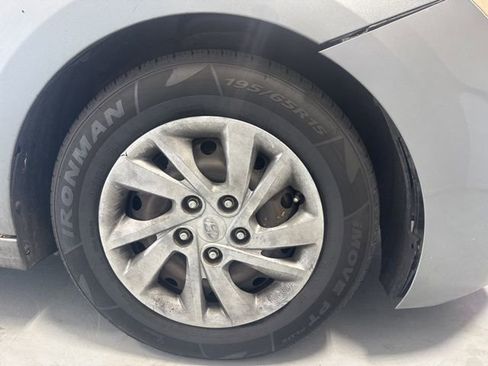 Used 2019 Hyundai Elantra SE image 4