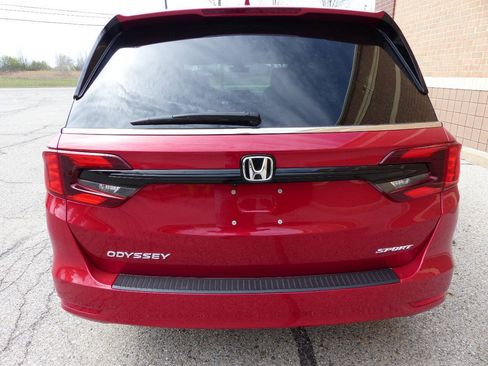 Used 2023 Honda Odyssey Sport image 8