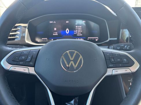 Used 2025 Volkswagen Jetta SE image 27