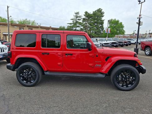 Used 2023 Jeep Wrangler Sahara w/ Cold Weather Group AWD/4WD image 7