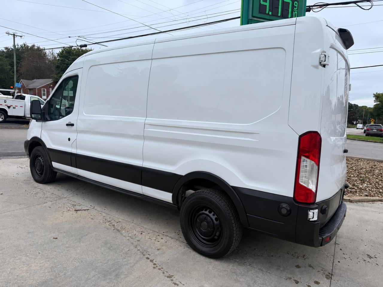 Used 2019 Ford Transit 250 148 Medium Roof RWD image 3