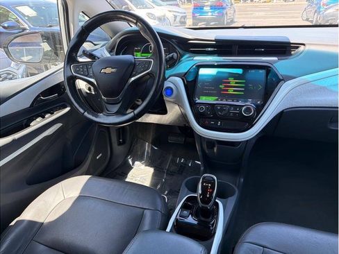 Used 2020 Chevrolet Bolt Premier w/ Infotainment Package FWD image 5