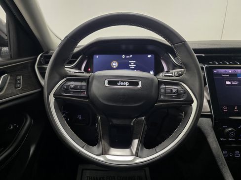 Used 2023 Jeep Grand Cherokee Limited image 4