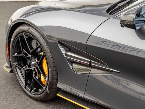 Used 2025 Aston Martin Vanquish image 9