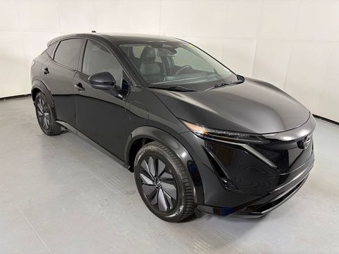 Used 2023 Nissan Ariya AWD image 2