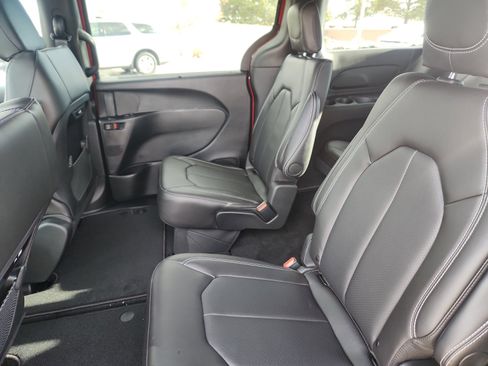 New 2026 Chrysler Pacifica Select image 18