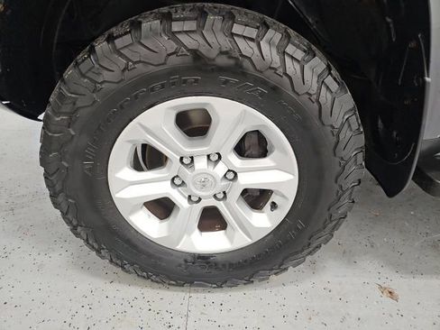 Used 2014 Toyota 4Runner SR5 image 9