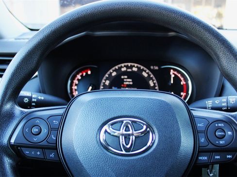 Used 2024 Toyota RAV4 LE image 29