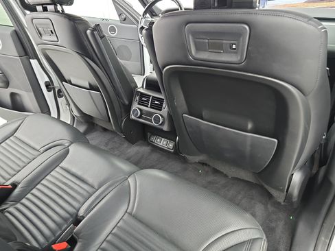 Used 2022 Land Rover Discovery S R-Dynamic image 11