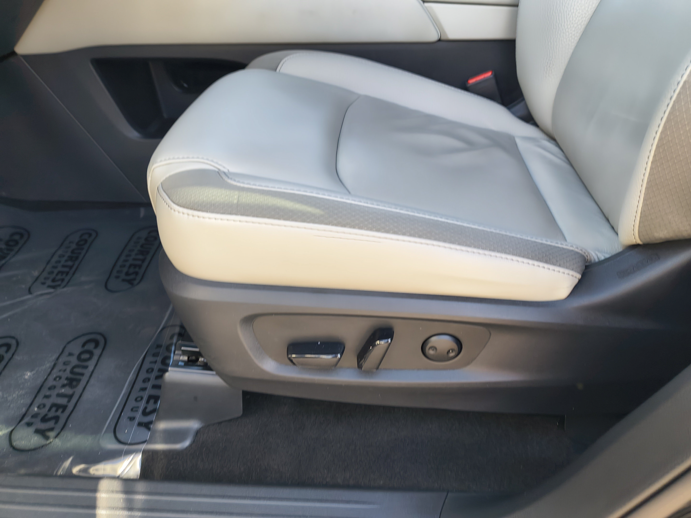Certified 2023 Nissan Pathfinder SL w/ SL Premium Package FWD image 23