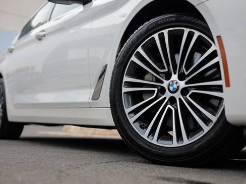 Used 2017 BMW 530i xDrive AWD/4WD image 18
