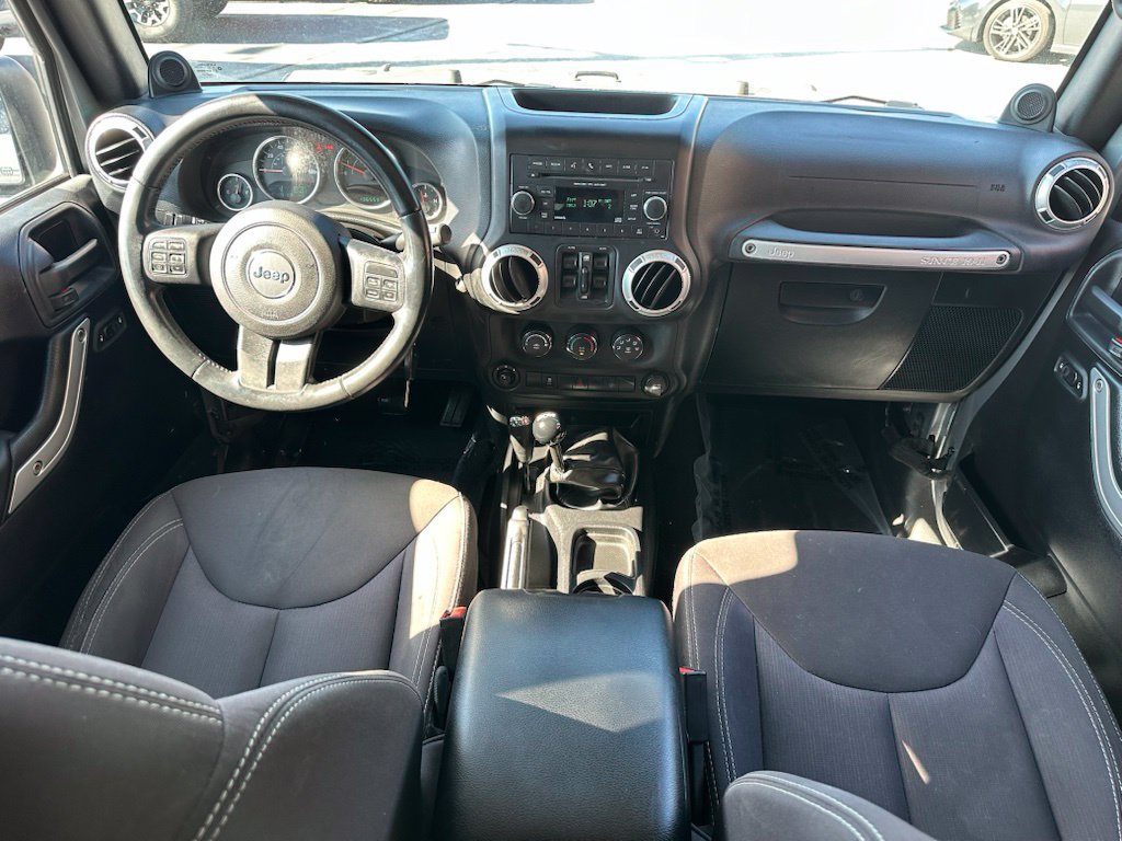 Used 2014 Jeep Wrangler Unlimited Sahara w/ Connectivity Group AWD/4WD image 17