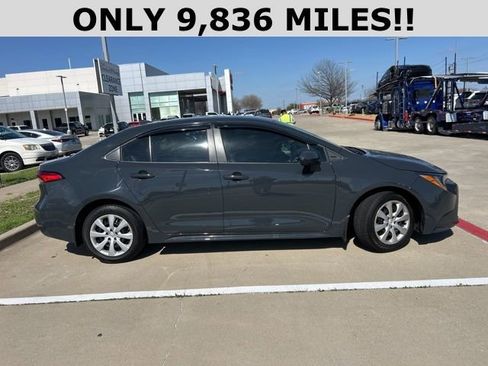 Used 2025 Toyota Corolla LE image 2