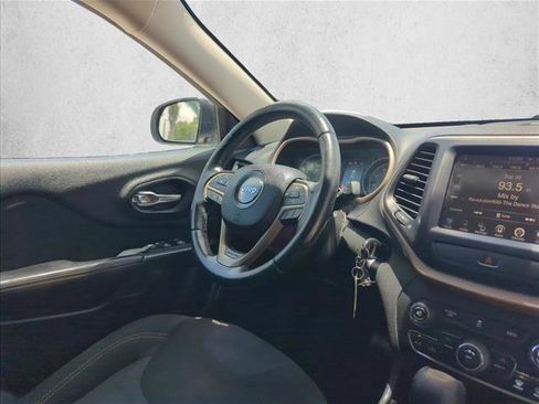 Used 2016 Jeep Cherokee Latitude FWD image 28