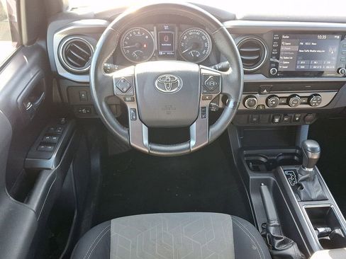 Used 2020 Toyota Tacoma TRD Sport image 11