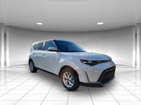 New 2025 Kia Soul LX image 1