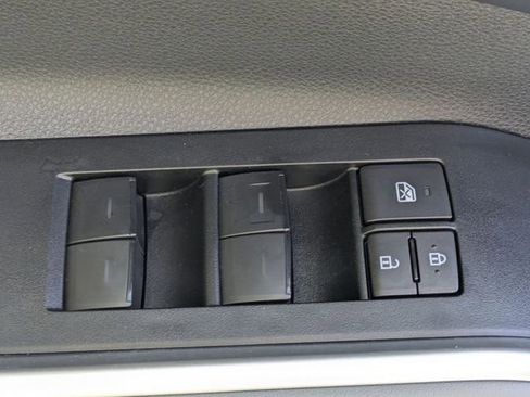 Certified 2025 Toyota Highlander XLE FWD image 12