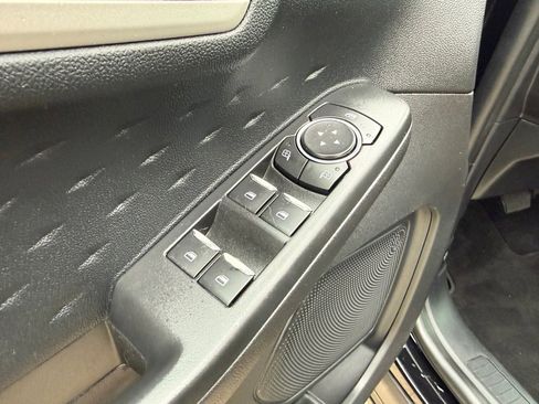 Used 2020 Ford Escape SE image 18