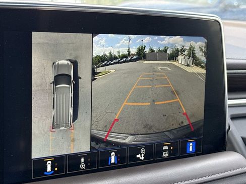 Used 2022 Chevrolet Tahoe Z71 w/ Luxury Package AWD/4WD image 15