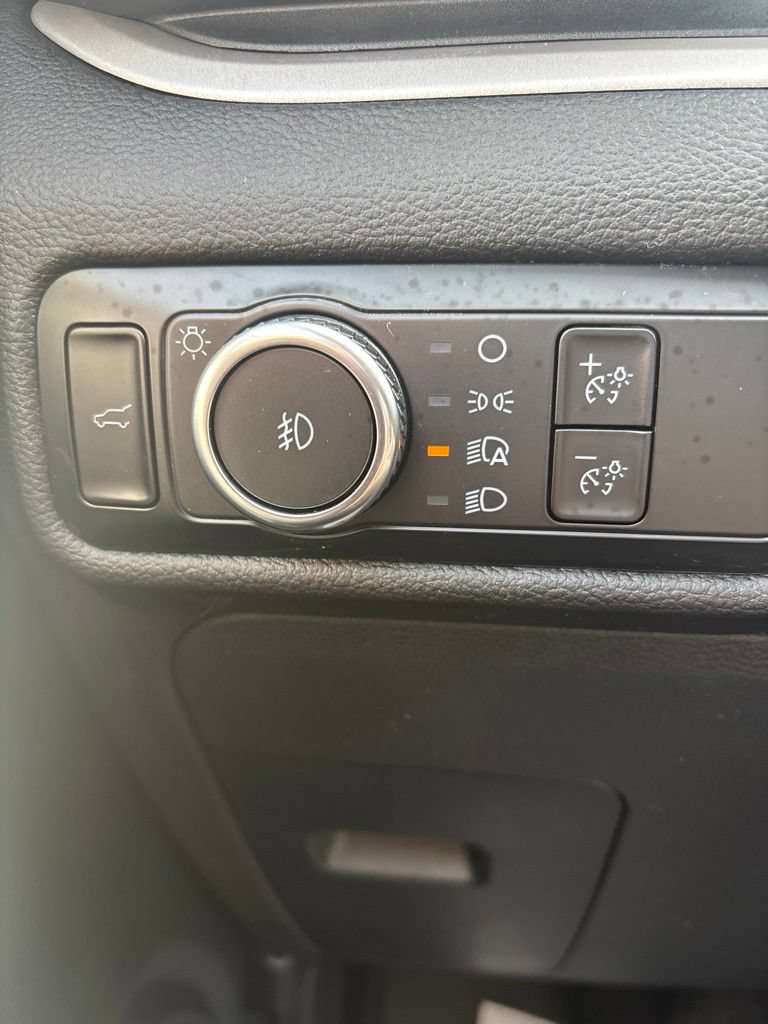 Used 2024 Ford Explorer XLT w/ Equipment Group 202A AWD/4WD image 30