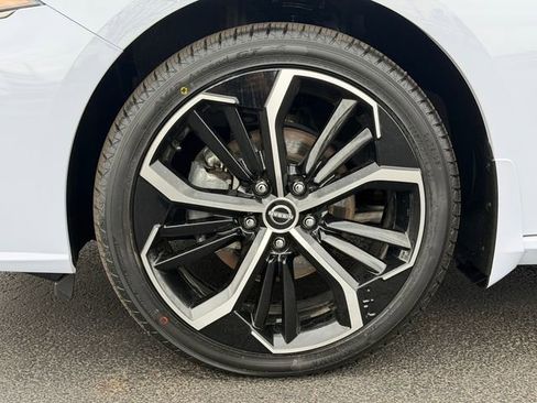 Used 2025 Nissan Altima 2.5 SR w/ SR Premium Package image 11