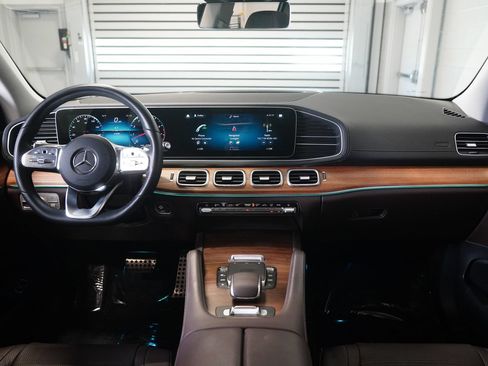 Certified 2023 Mercedes-Benz GLS 580 4MATIC image 15