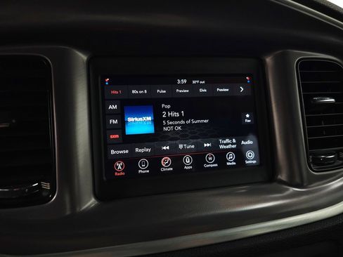 Used 2019 Dodge Charger SXT image 21