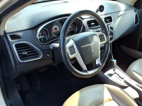 Used 2011 Chrysler 200 Limited FWD image 17