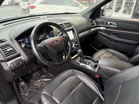 Used 2018 Ford Explorer Limited image 36