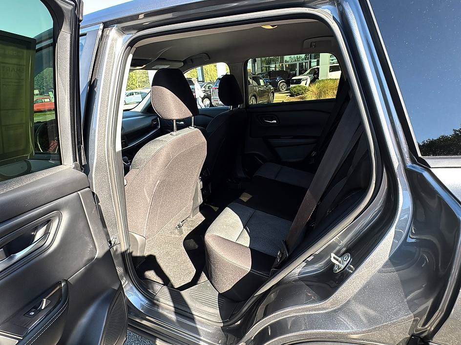 Certified 2025 Nissan Rogue SV AWD/4WD image 17