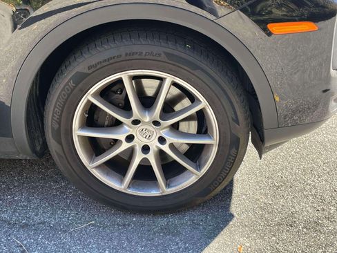 Used 2024 Porsche Cayenne Base image 9