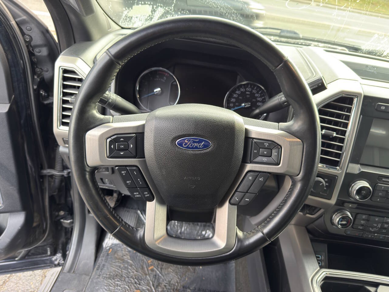 Used 2017 Ford F350 Platinum w/ Platinum Ultimate Package AWD/4WD image 20