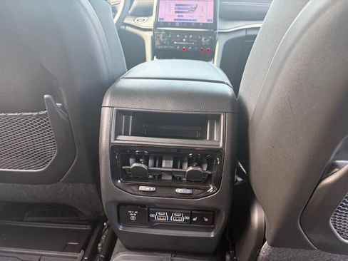 Used 2025 Jeep Grand Cherokee Limited w/ Luxury Tech Group II RWD image 34