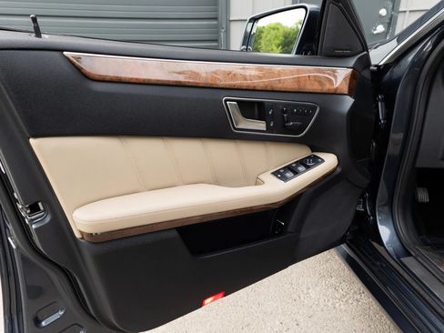 Used 2013 Mercedes-Benz E 350 4MATIC Sedan image 9