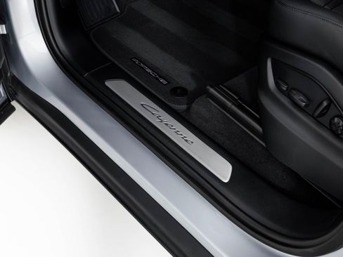 Used 2024 Porsche Cayenne image 29